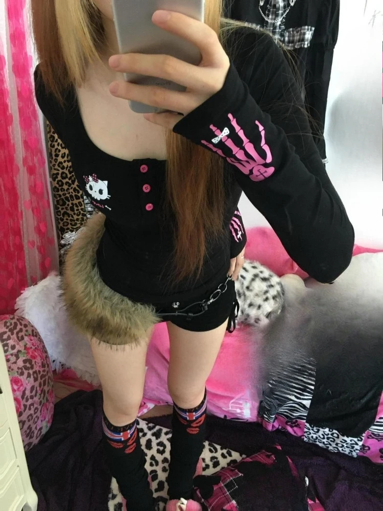 เสื้อยืดพิมพ์ลายการ์ตูนวินเทจ  - Vintage Y2K บทวิจารณ์และราคา